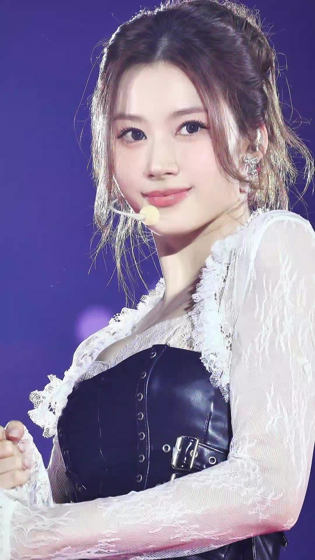 @MinatozakiSana