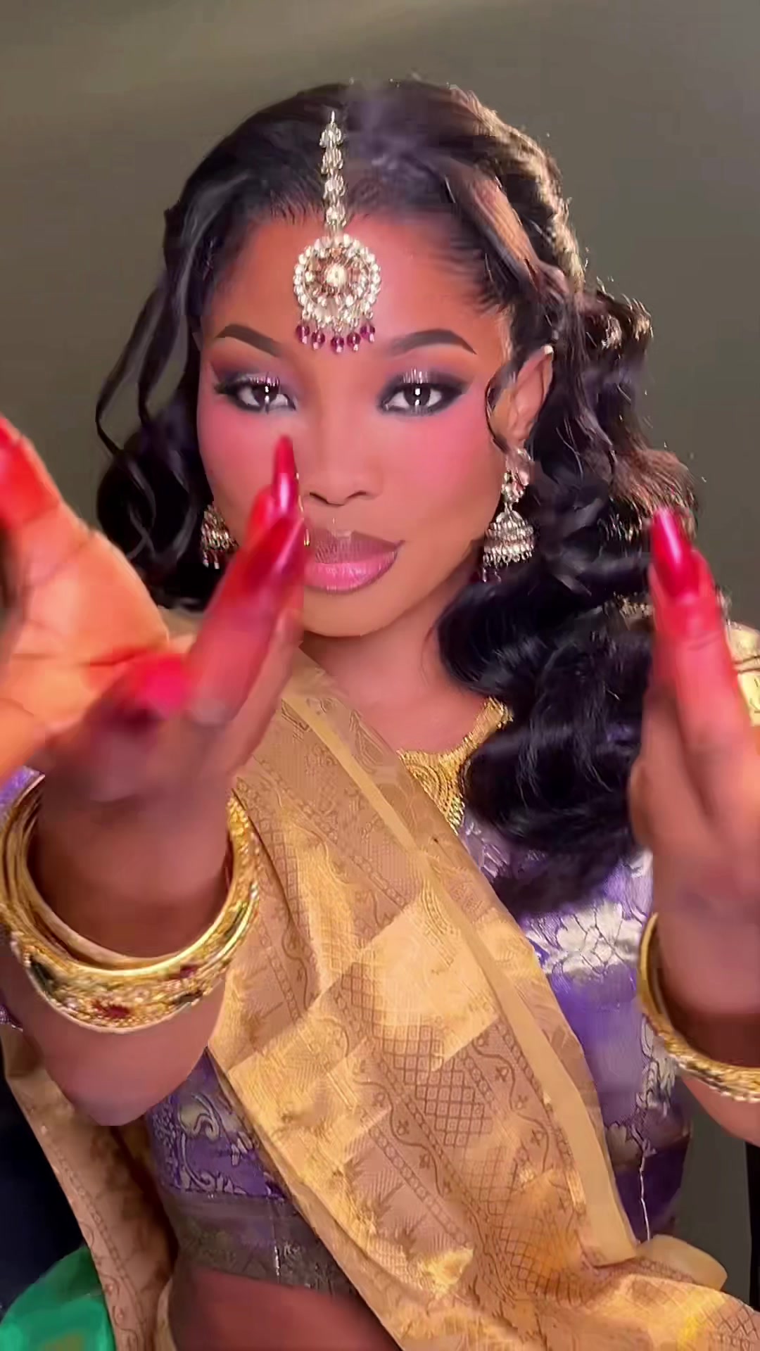 @RADHA_MAYQUEEN
