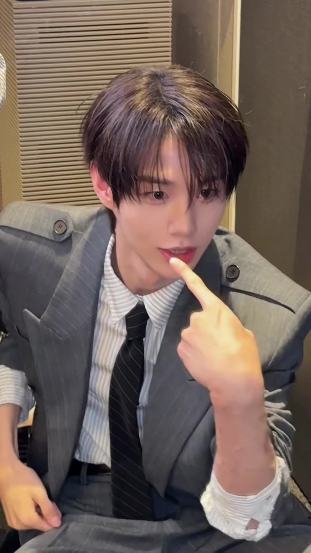 @CLOSE YOUR EYES