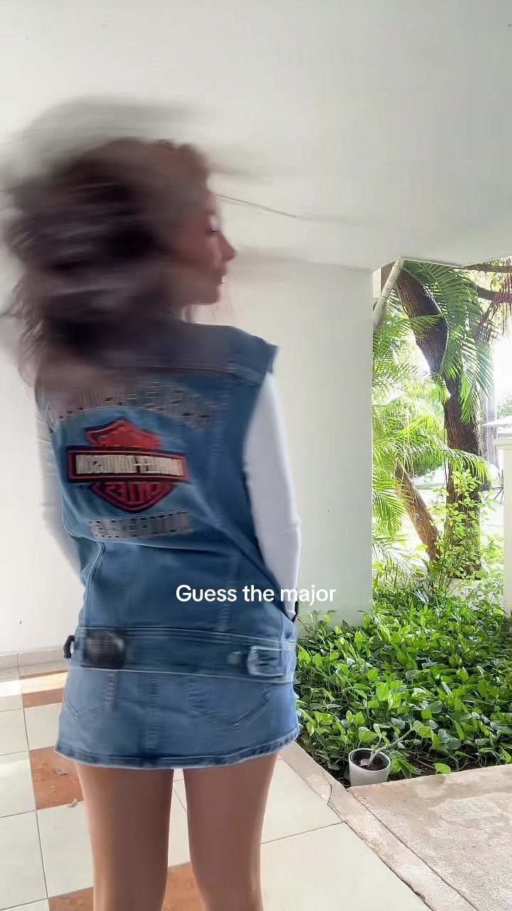 @Cris De Le&oacute;n