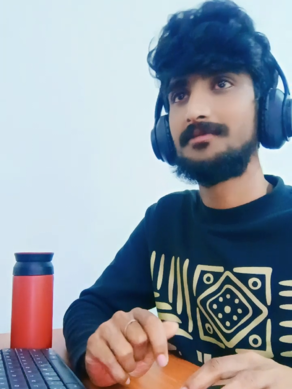 @மலையழகன் சுரா