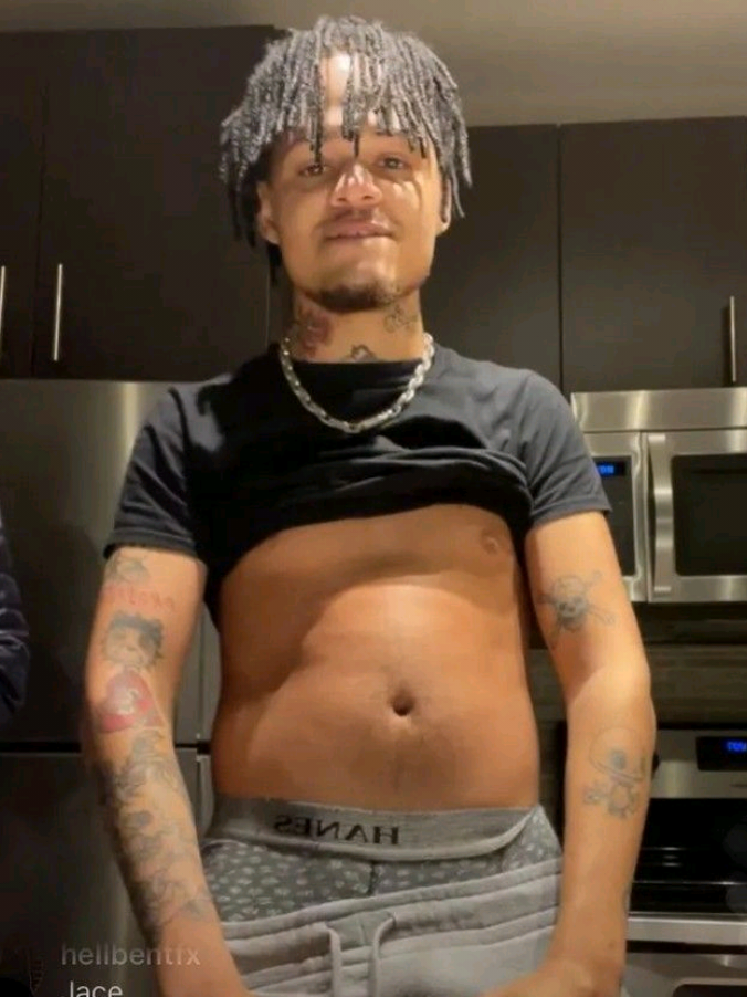 @,,>﹏<,,