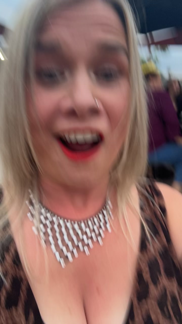 @Hotmomvibes