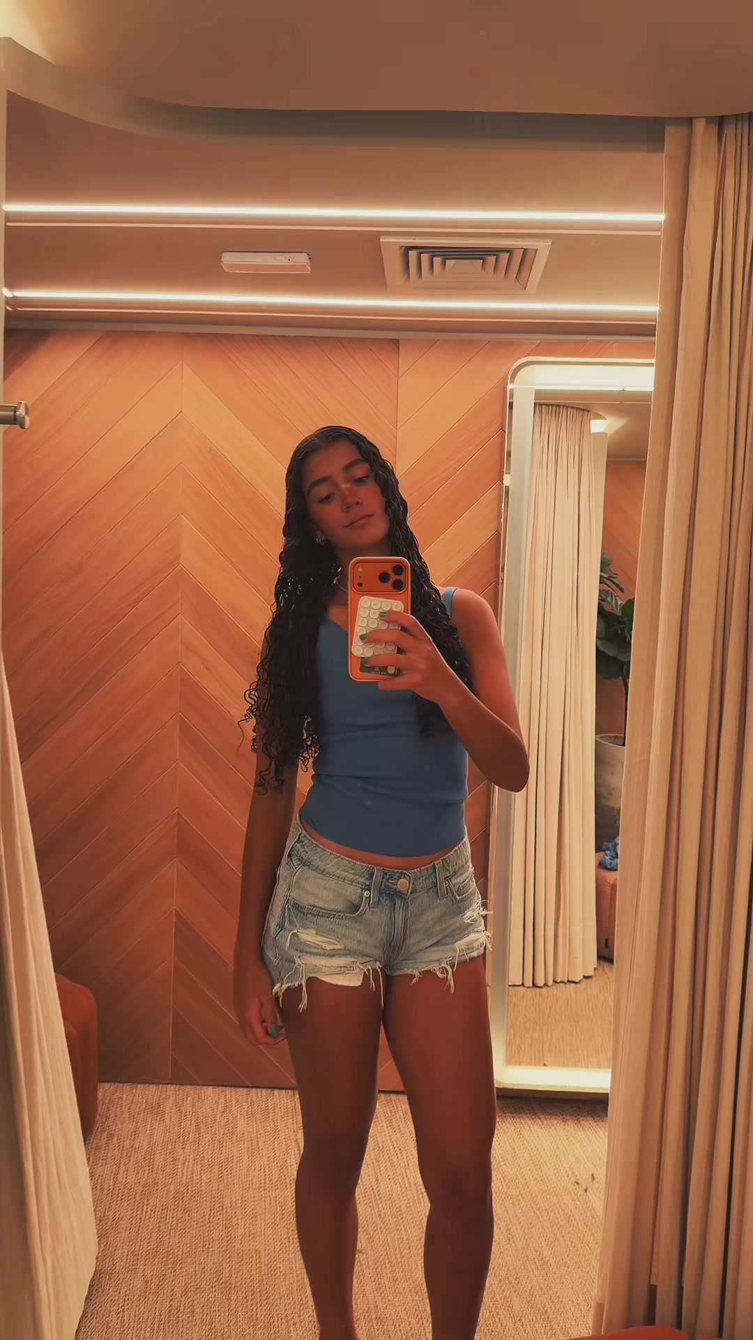 @lauraa