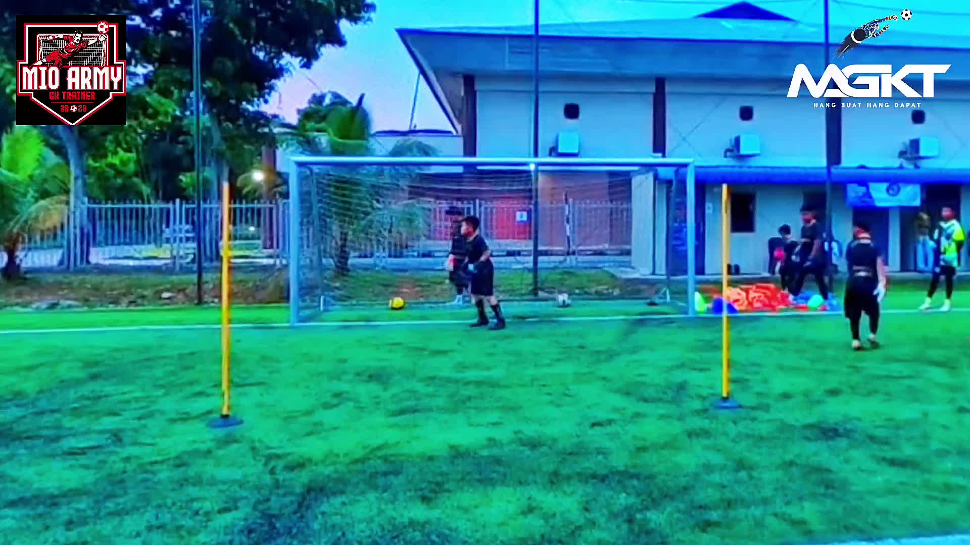 @Mio Army GoalKeeper Trainer