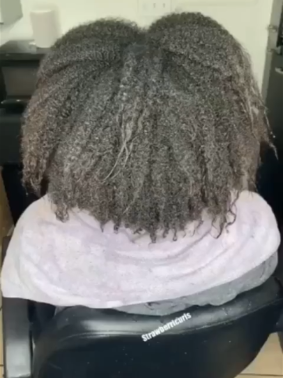 @Strawberricurls | Hairstylist