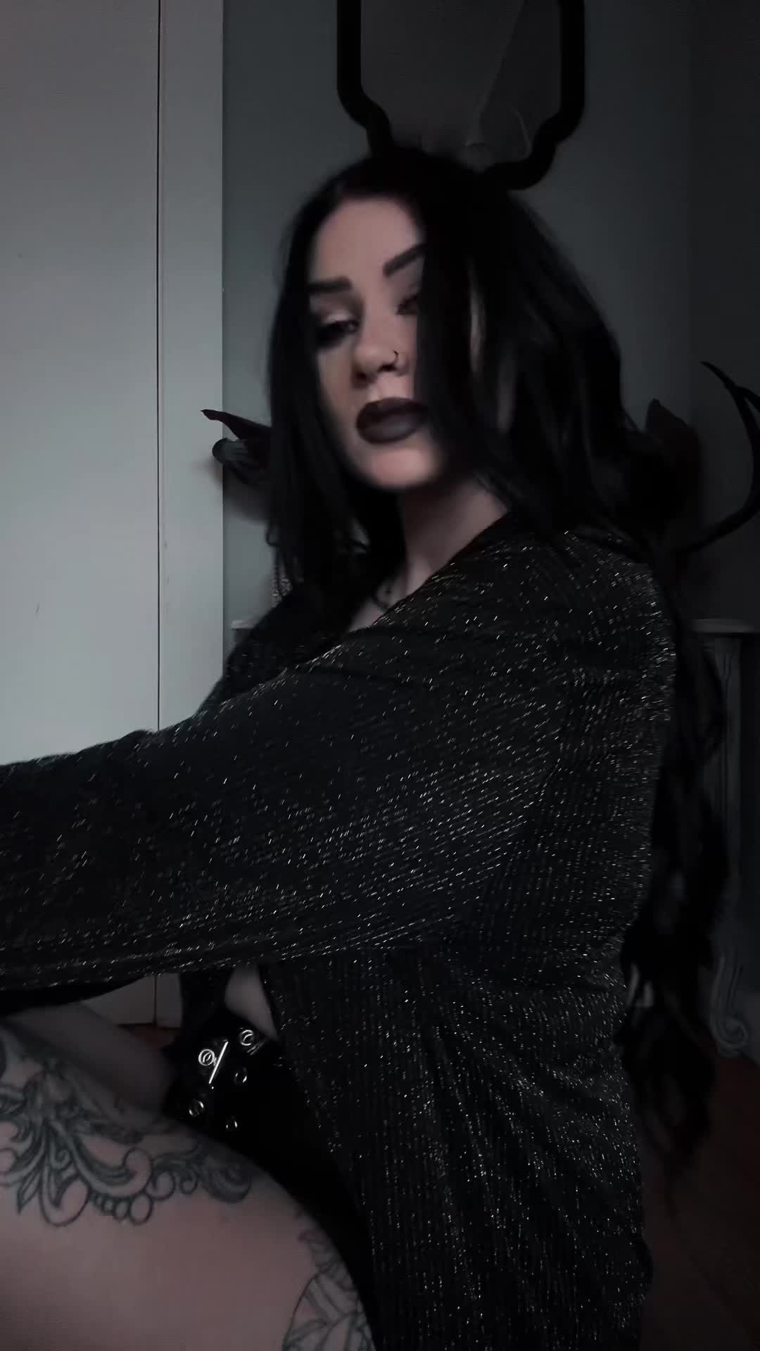 @𝔢𝔪𝔦𝔩𝔶🕯