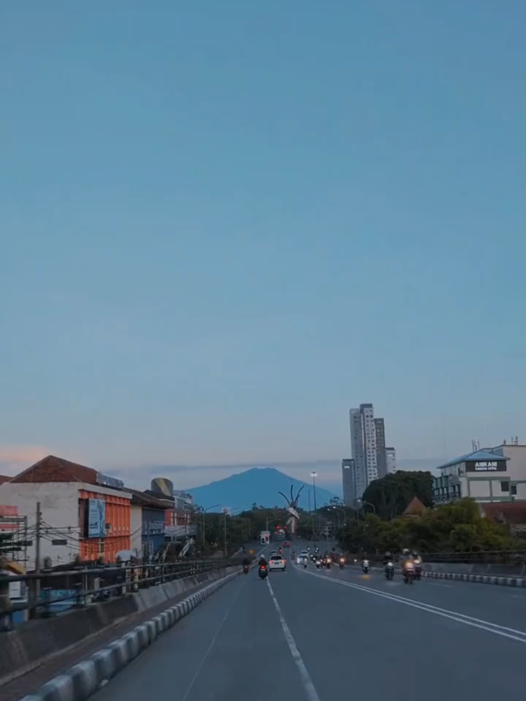 @𝘭𝘩𝘰 𝘭𝘩𝘢 𝘱𝘪𝘺𝘦 𝘭𝘰𝘰