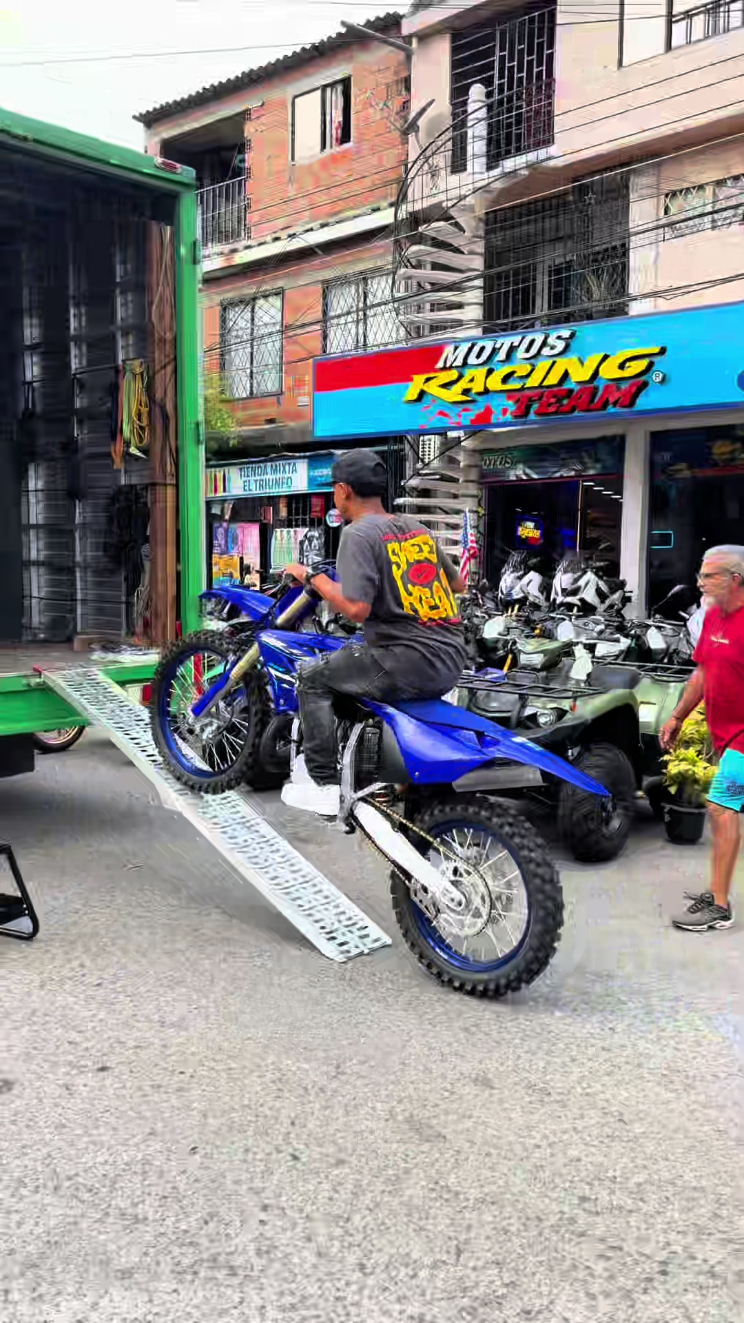 @Motos racing team