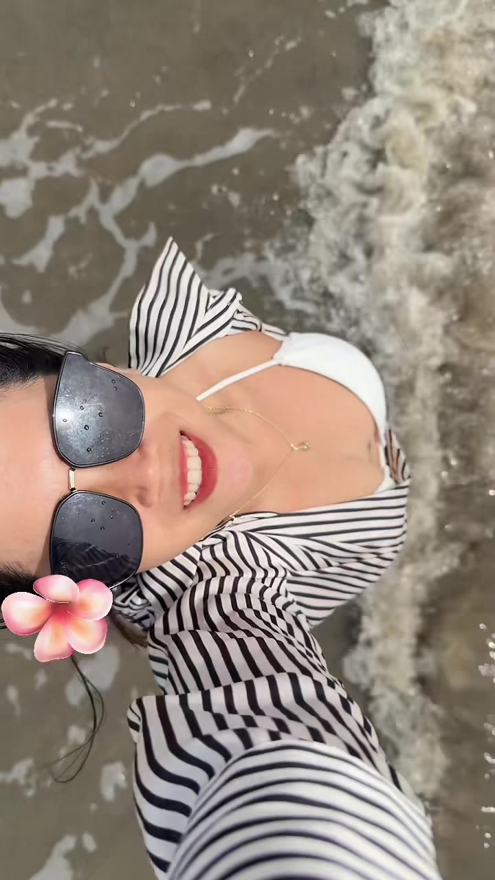 @•
