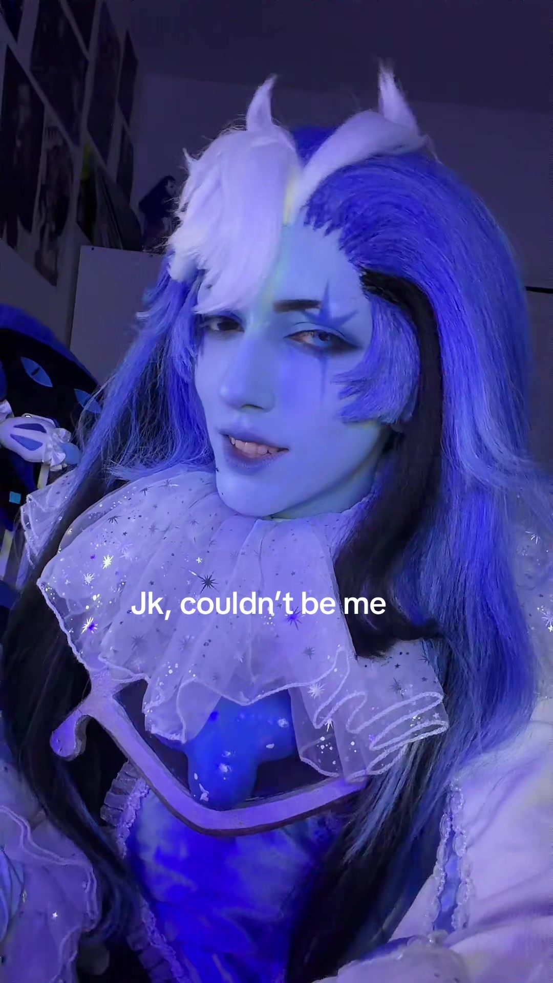 @𝕳𝖔𝖑𝖑𝖔𝖜