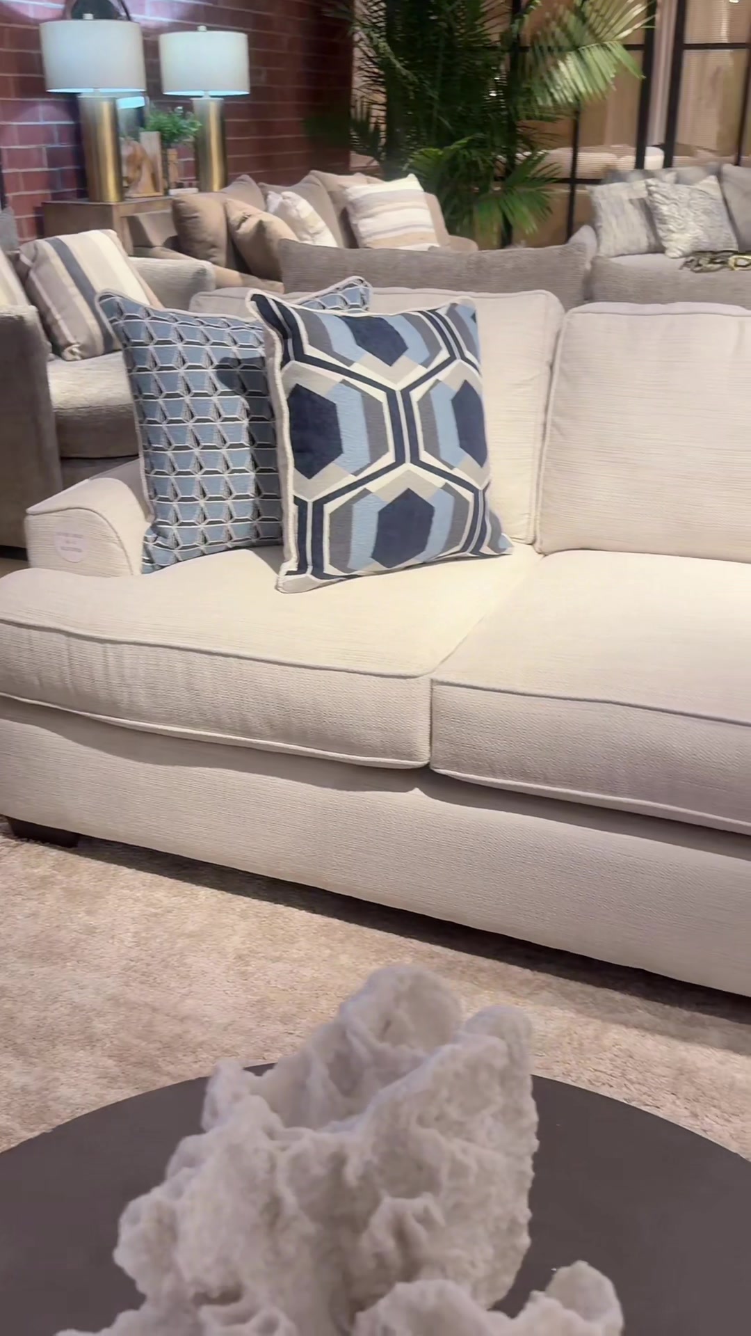 @modernhomefurniture.com