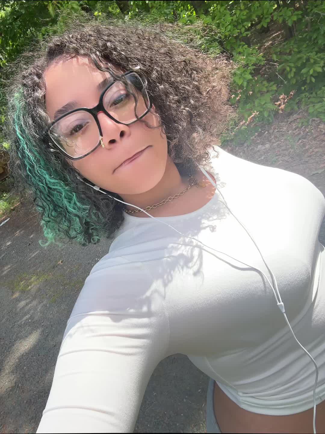 @1tealhairedgirll
