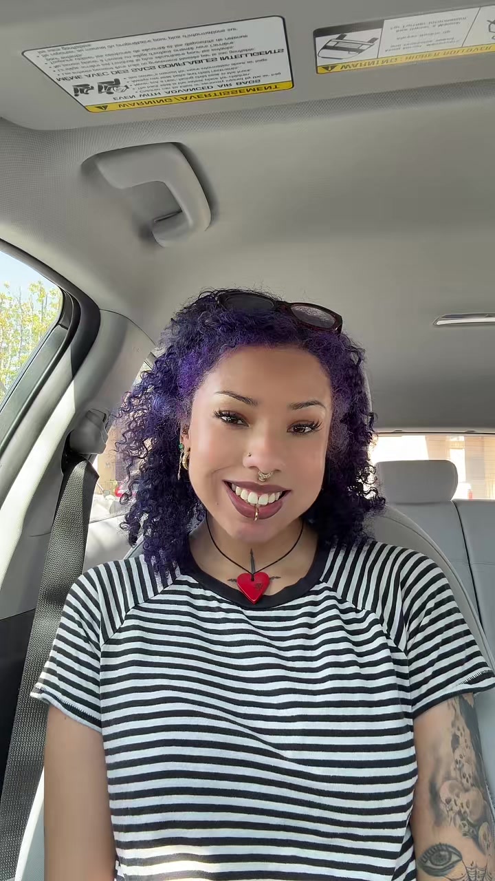 @thegirlinurphone
