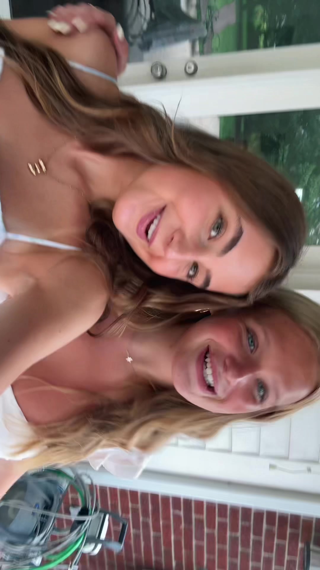 @Elisa