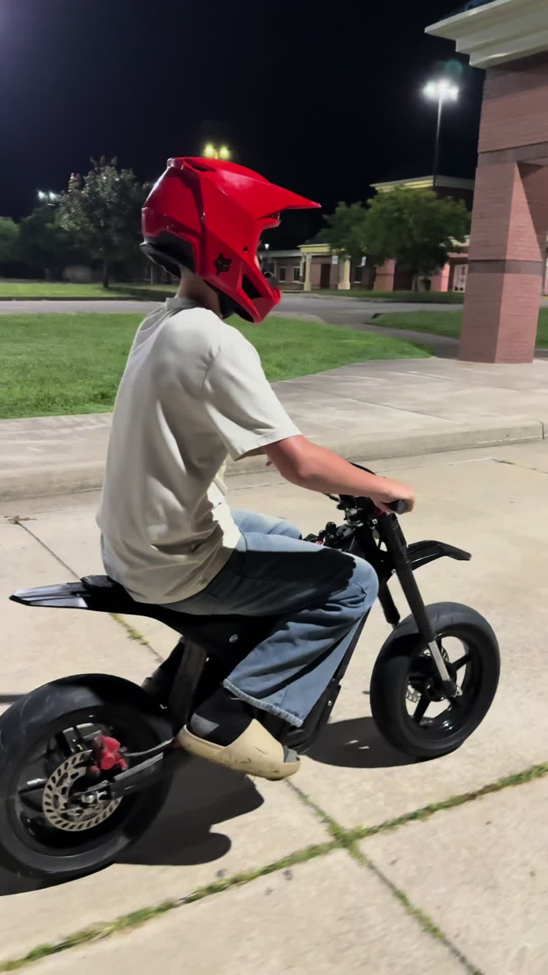 @𝑡𝑟𝑎𝑐𝑒🧌