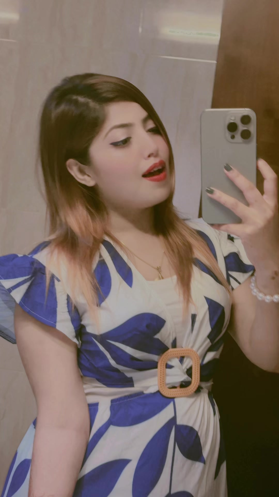 @𝐄𝐯𝐚 𝐂𝐡𝐨𝐰𝐝𝐡𝐮𝐫𝐲