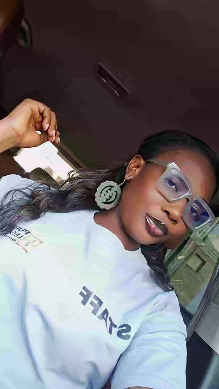 @YAA KISSIWAA ASANTE😇✨🥂