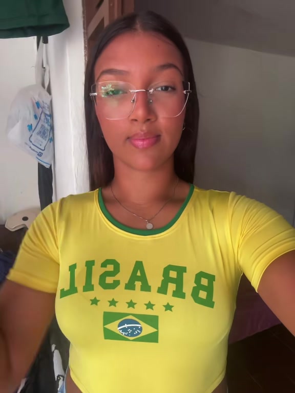 @júlia guedes