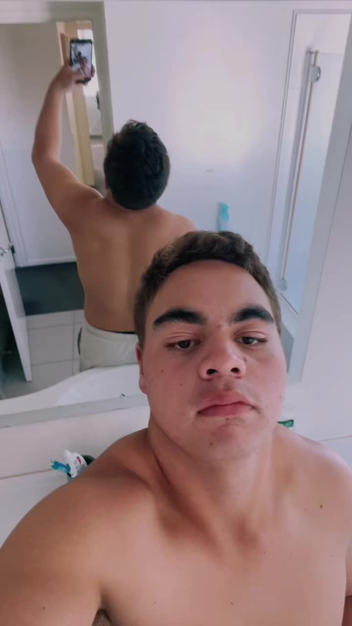 @2Famous_🇳🇿