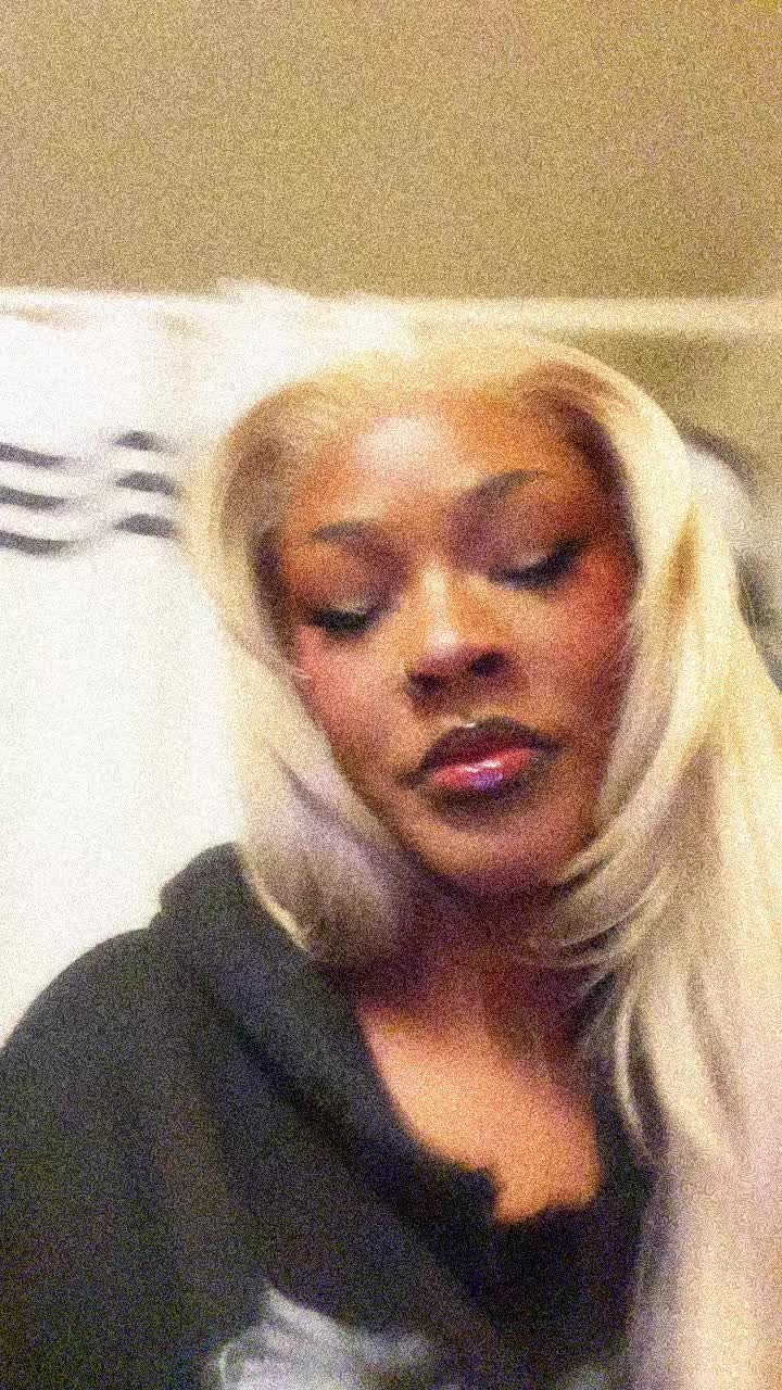 @zeebeax_