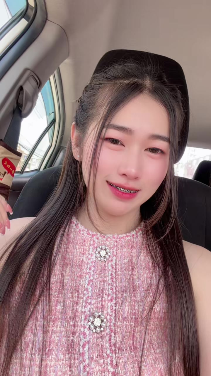 @พลอยใส 🦋