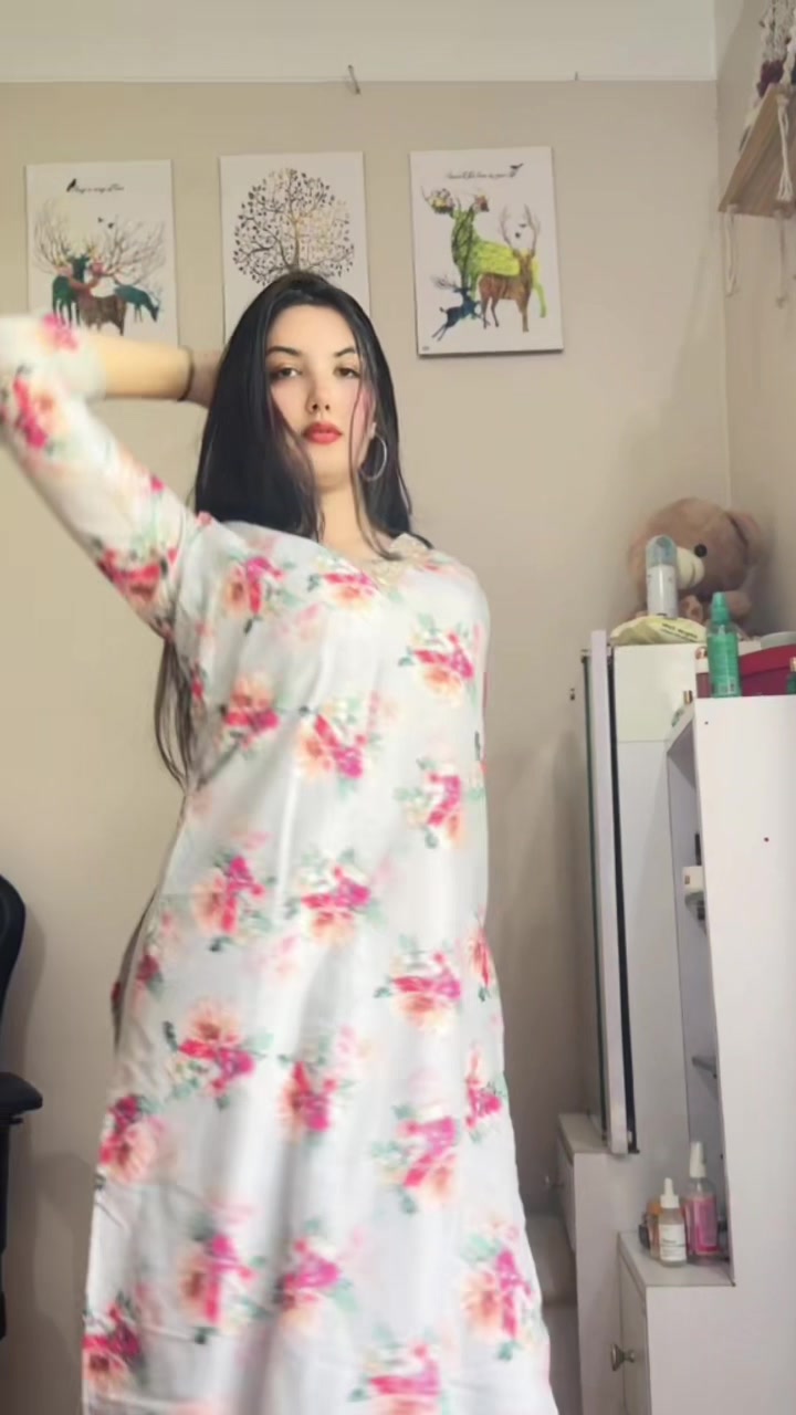 @AKRITI👑