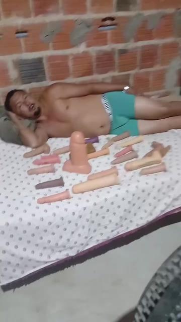 @꒼