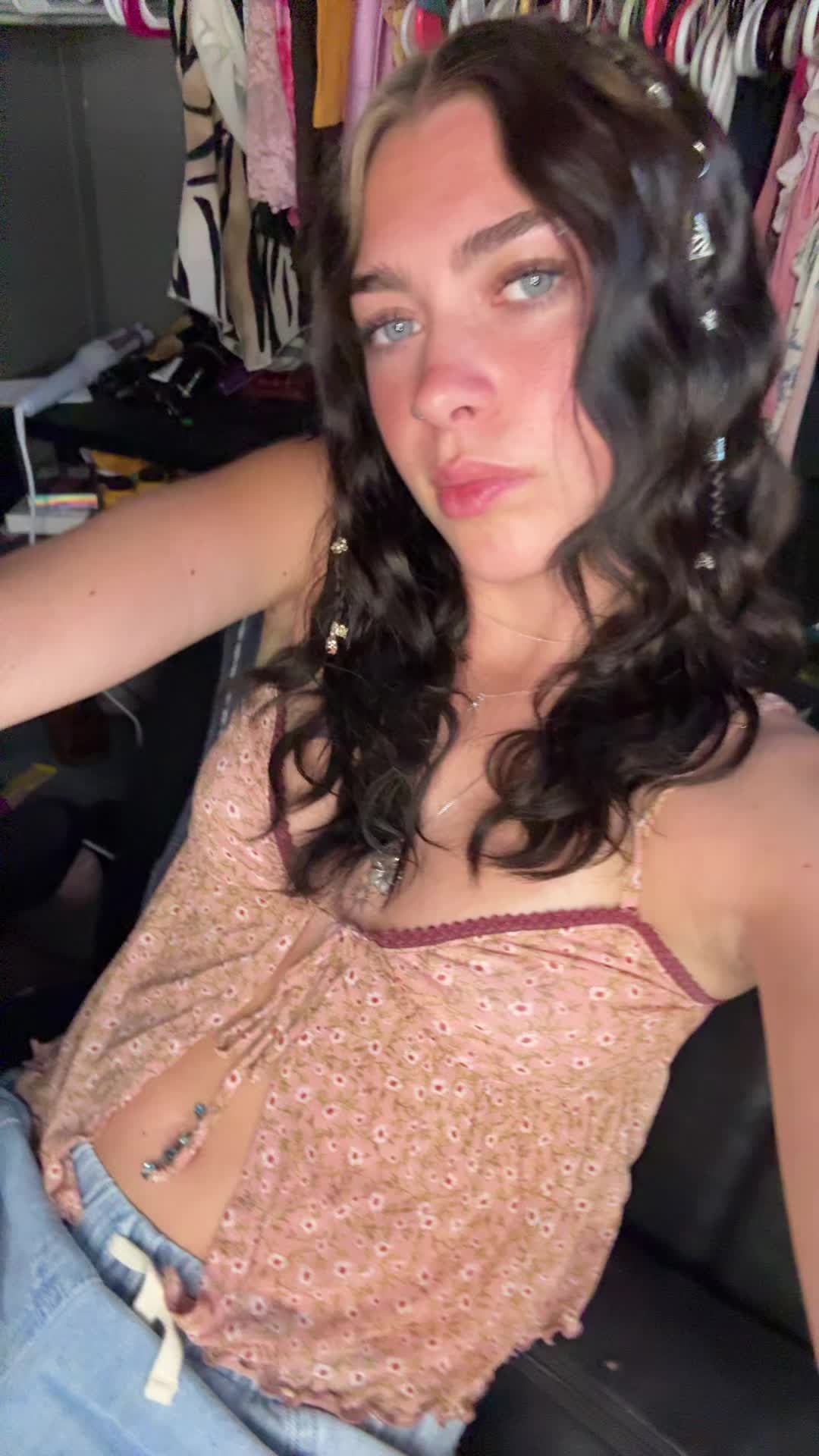 @julia.carson