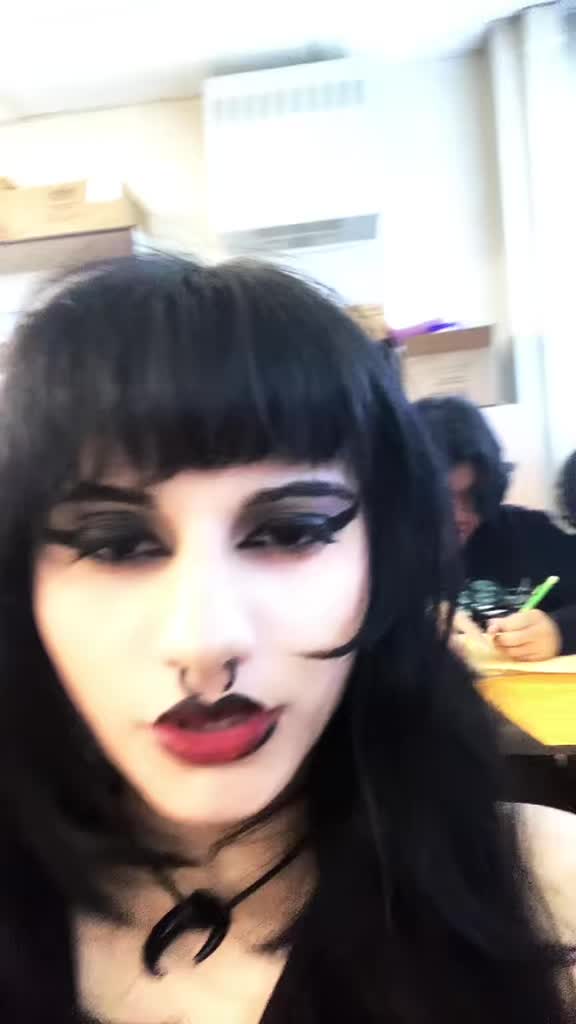@Ava