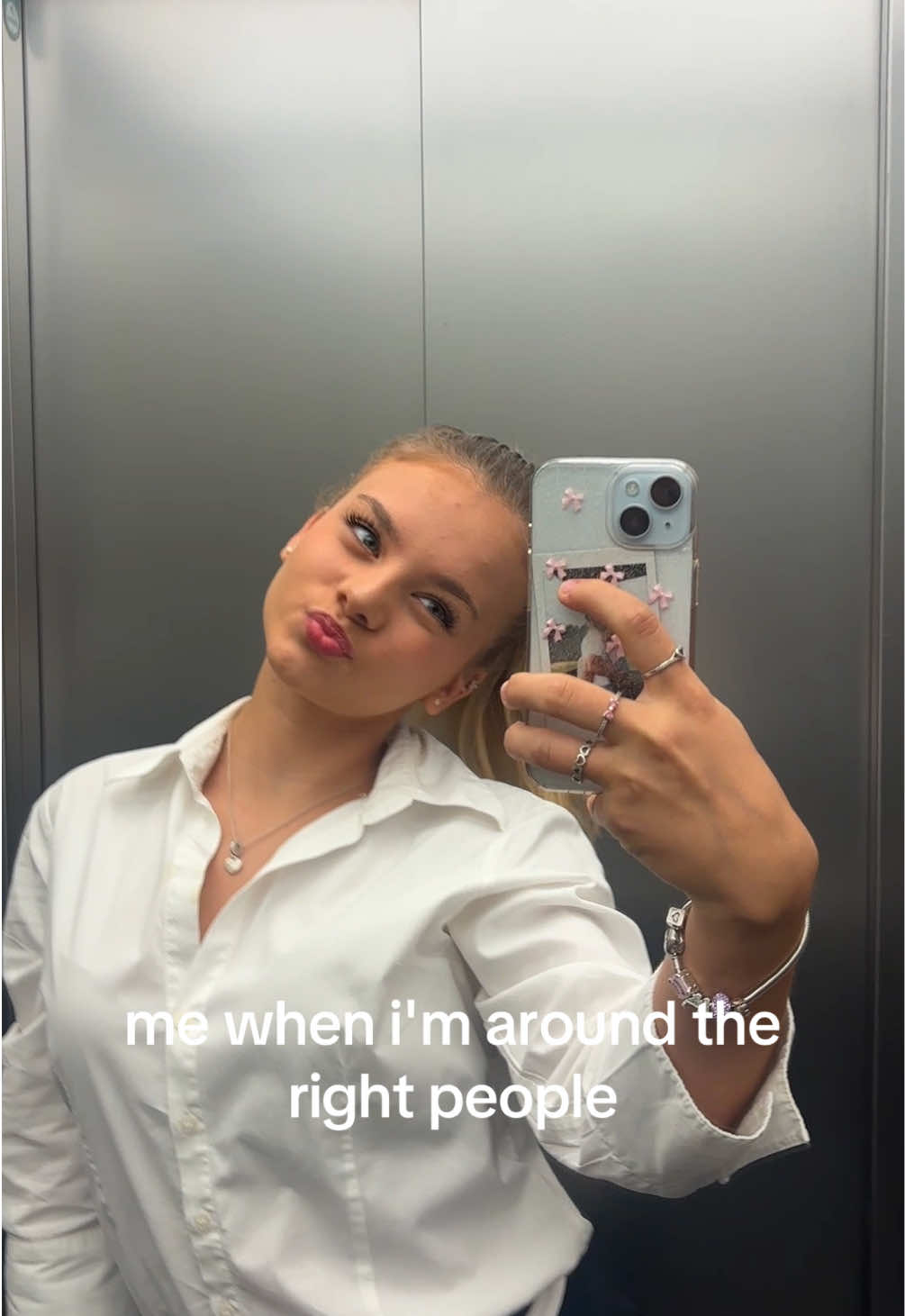 @𝑨𝒎𝒆𝒍𝒌𝒂 💗
