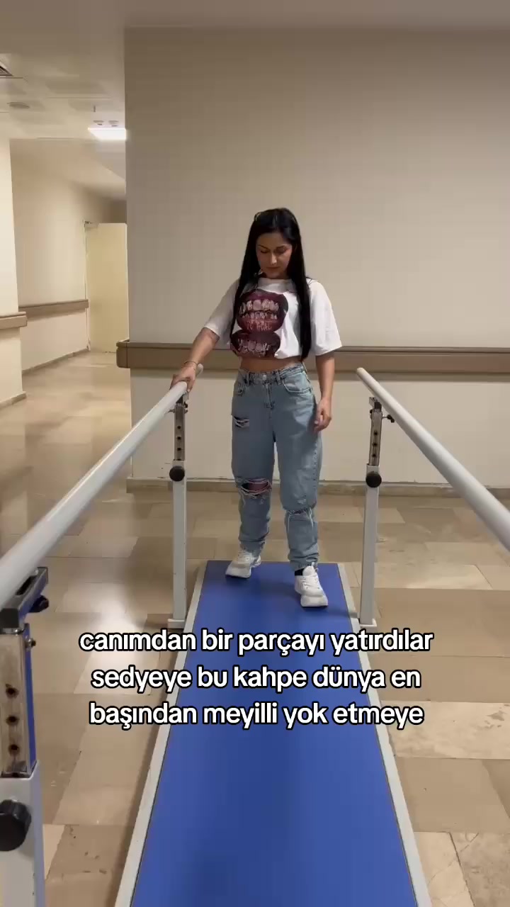 @✶