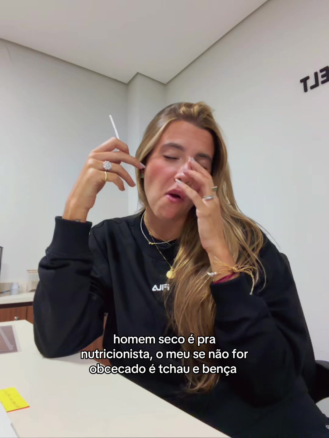 @analucasillo_