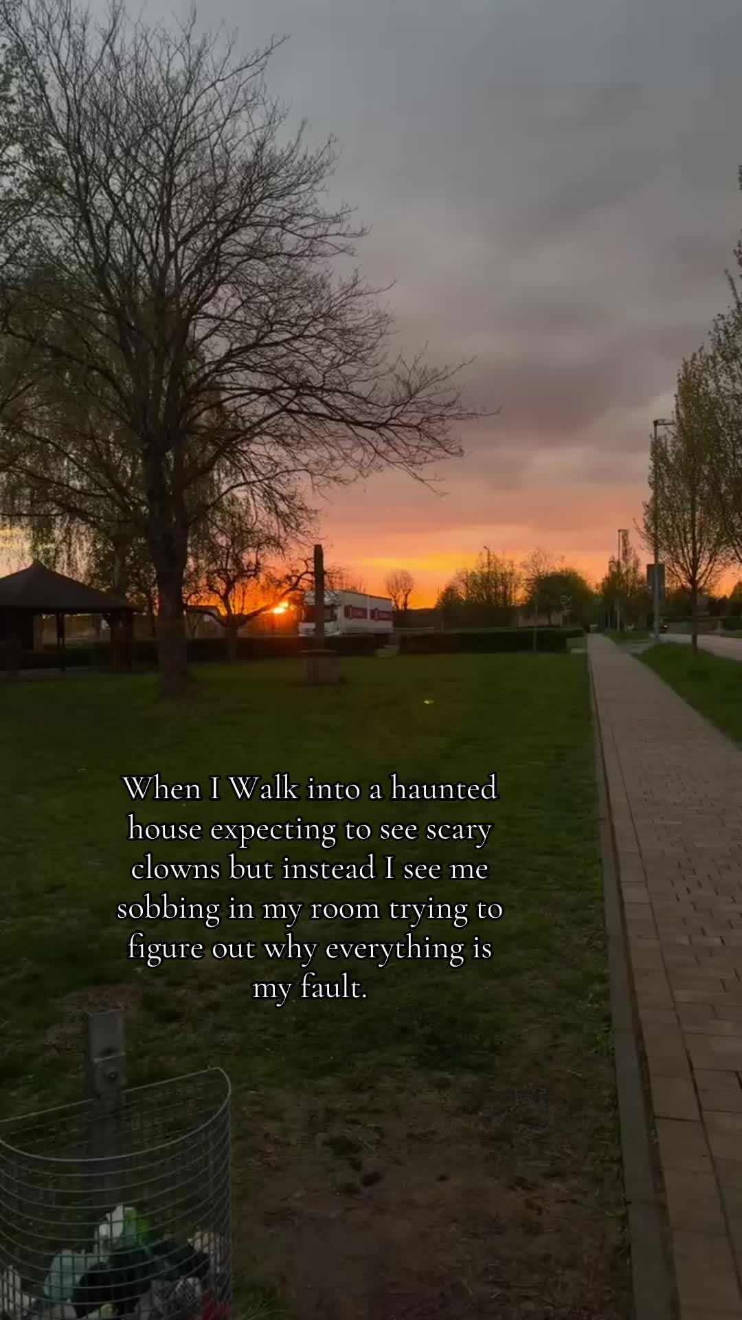 @🏃🏻&zwj;♀️👮💀