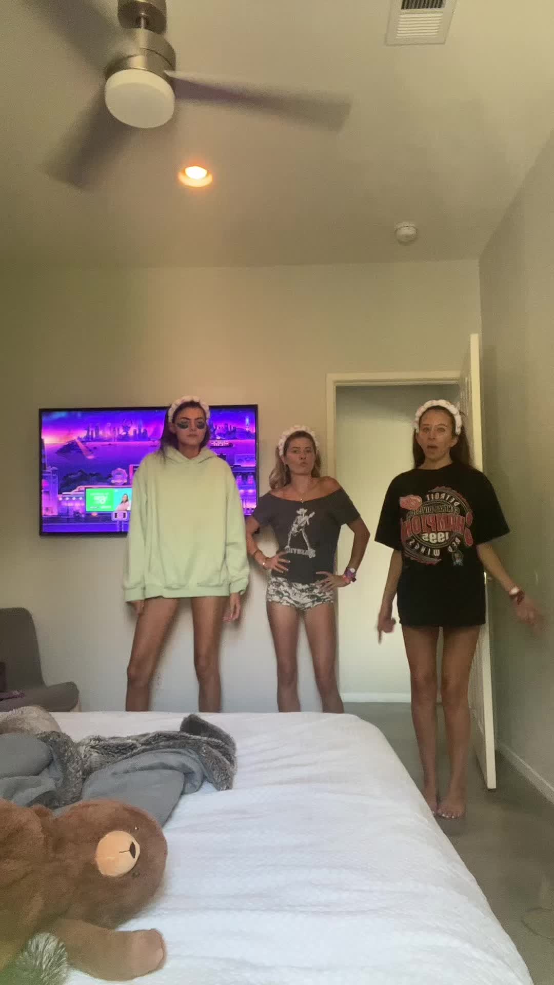 @J 🧸