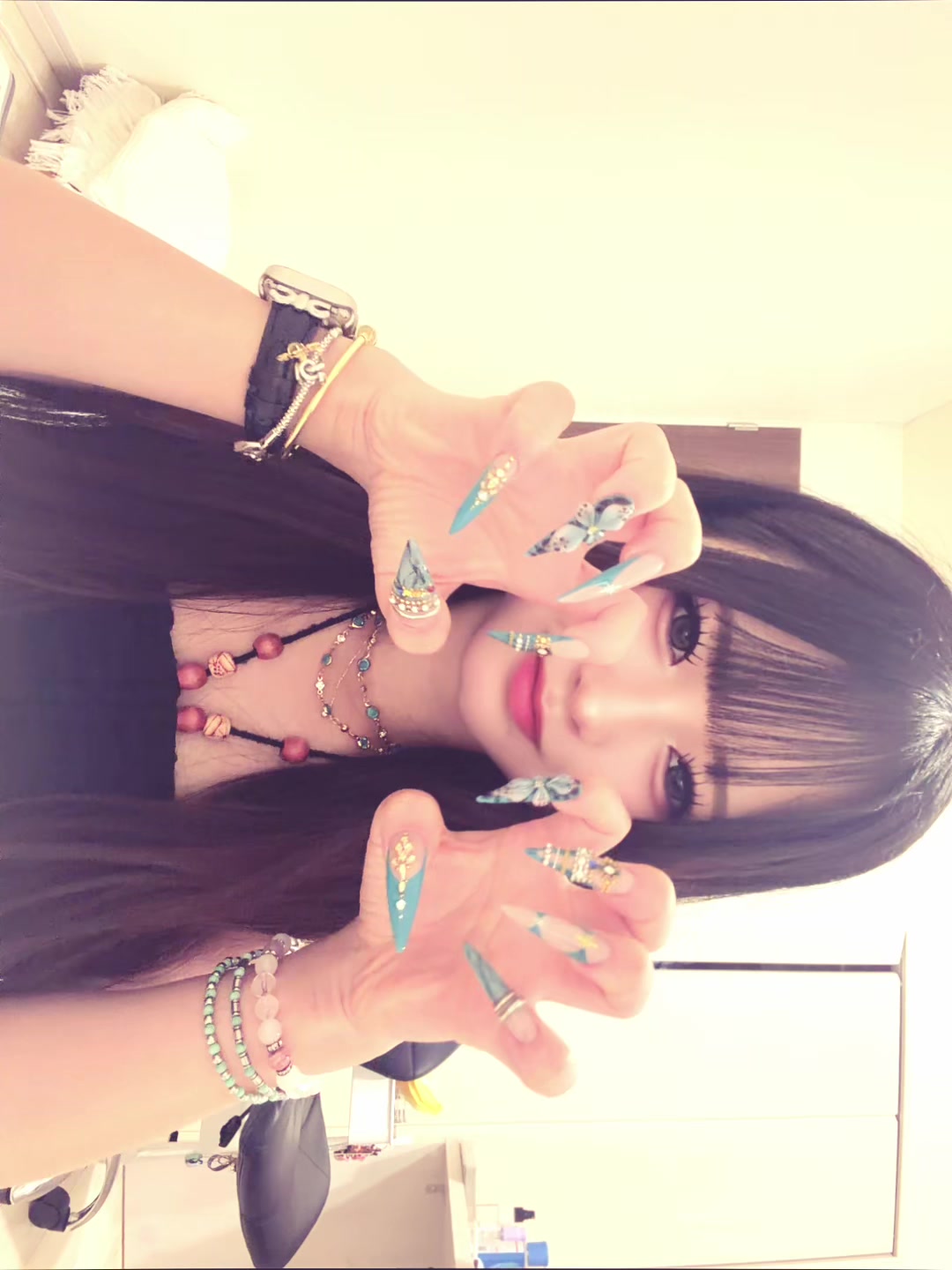 @にこ