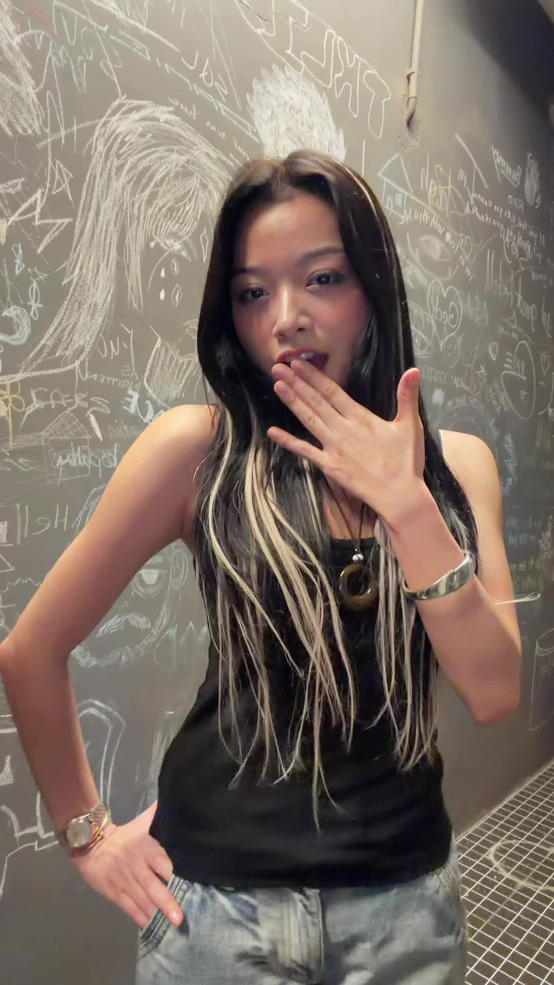 @SUZANA