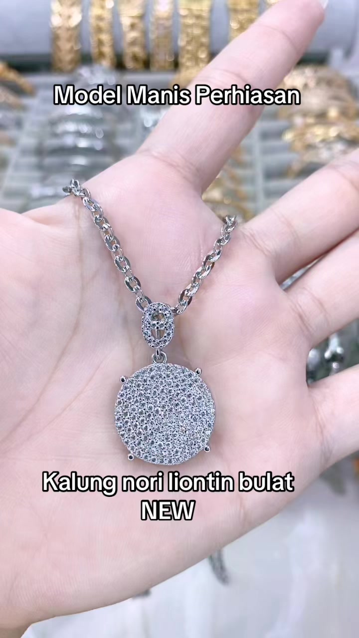 @Model Manis Perhiasan