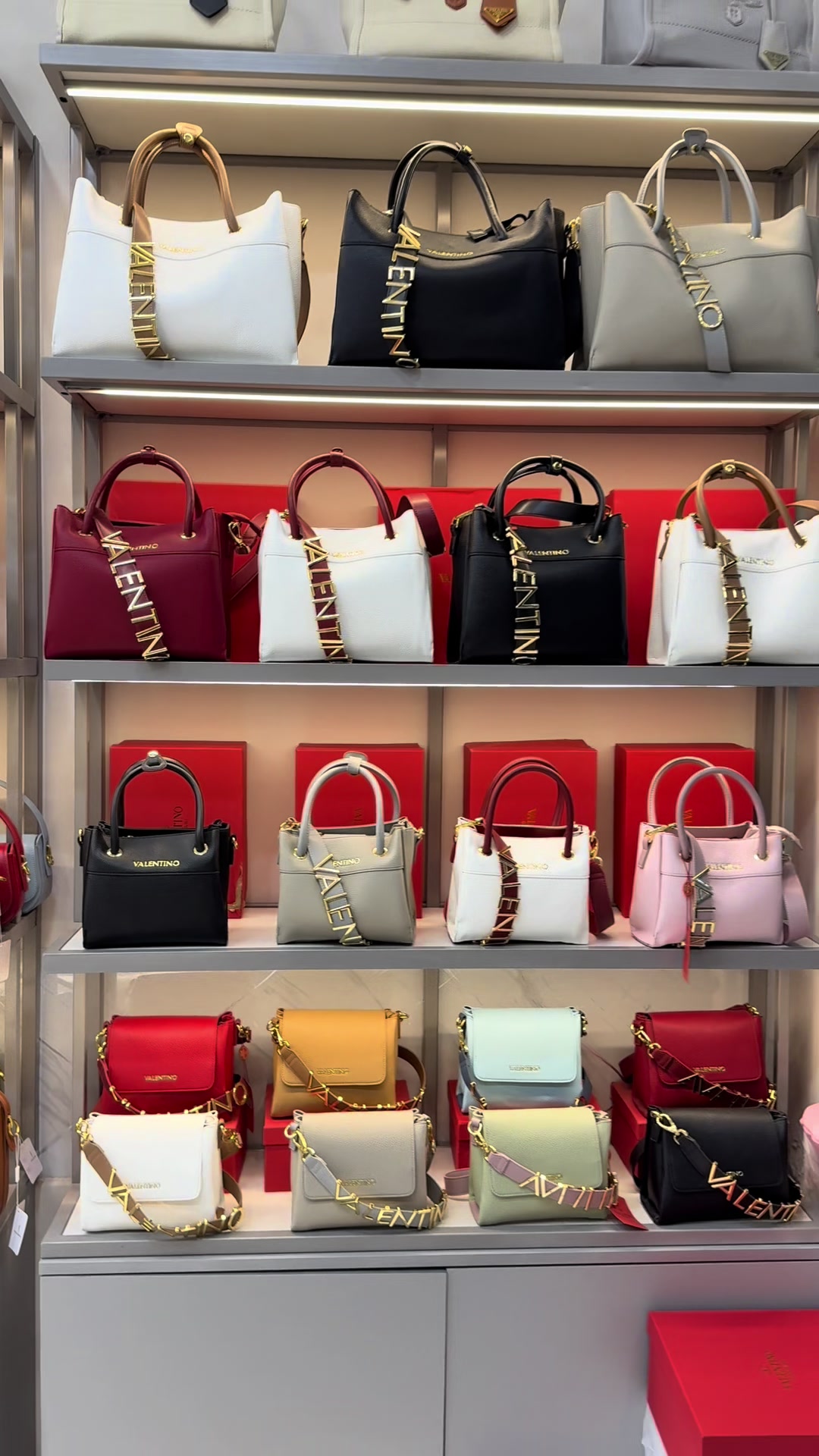 @leo.lux_bags