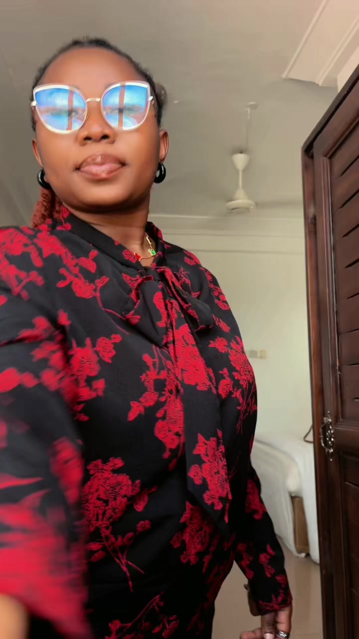 @Shivi's Vintage GlowCos.🛍️🌸