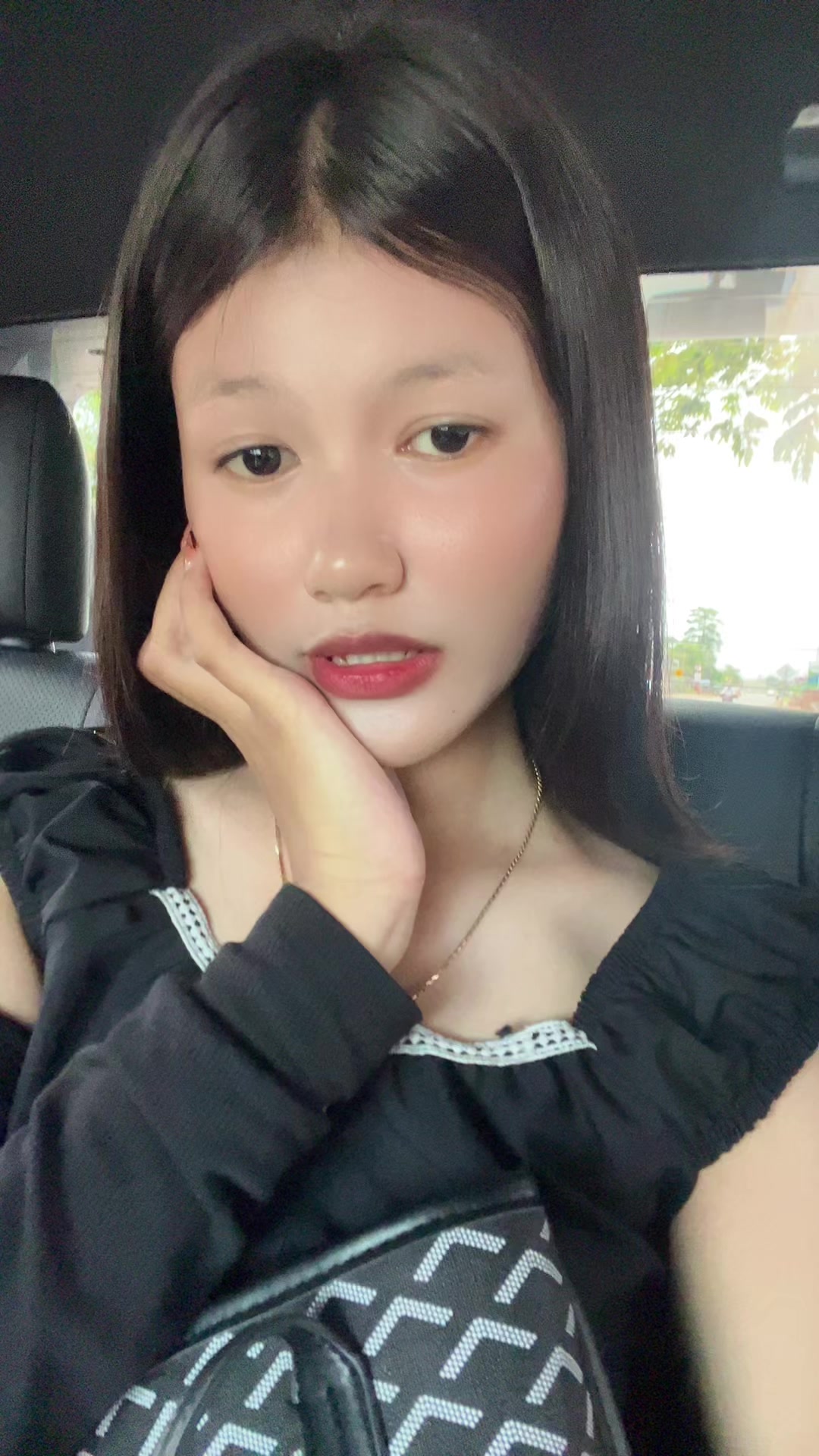 @MnusEka.