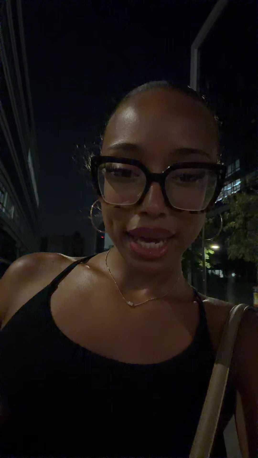 @👩🏽🦱