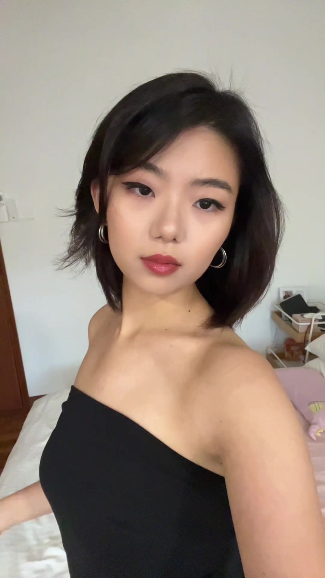 @noimtessa