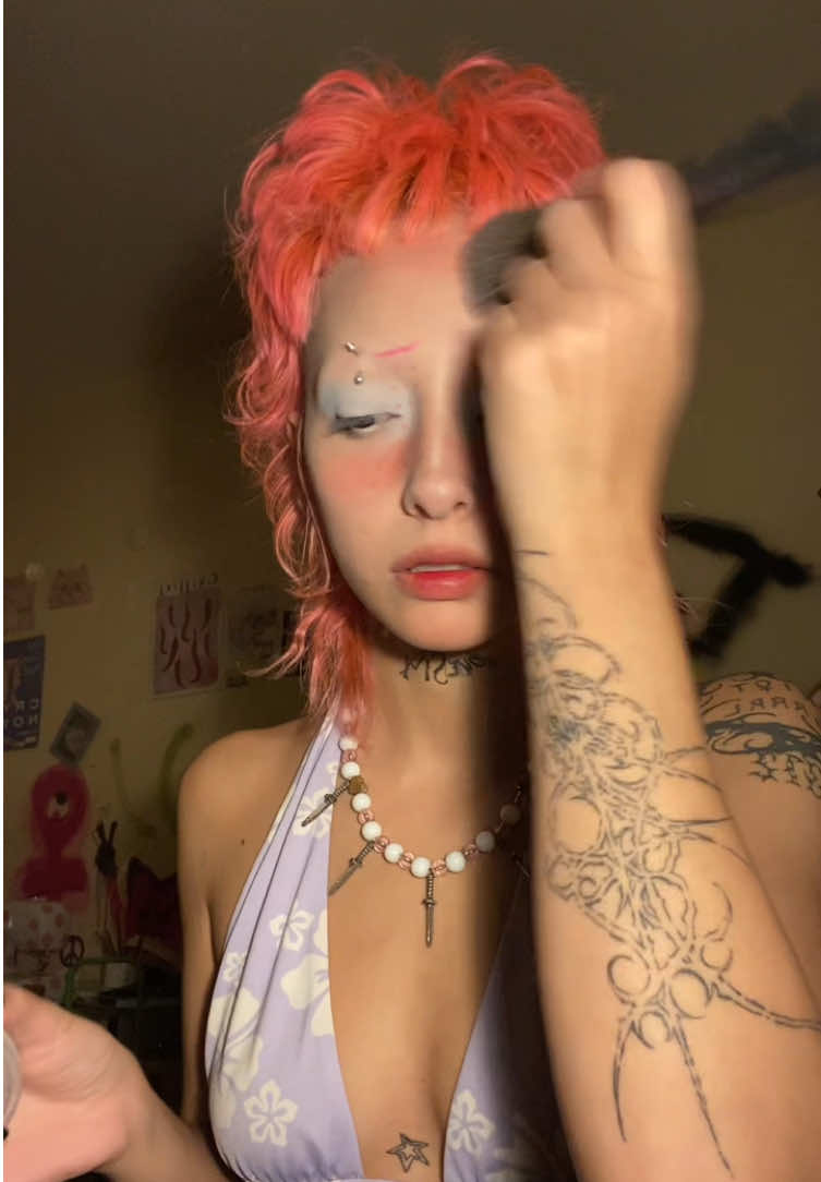 @m0v____
