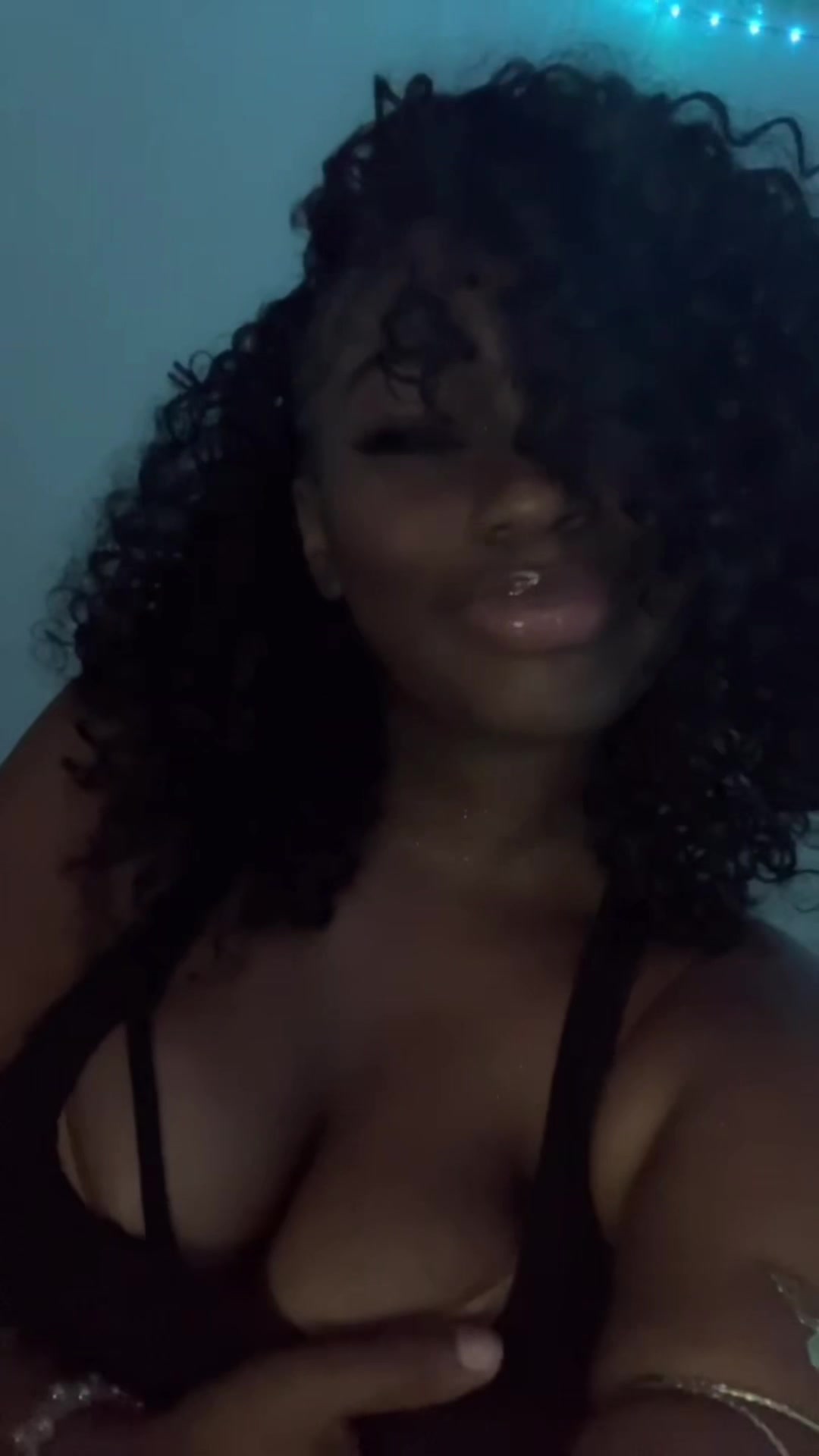 @🖤