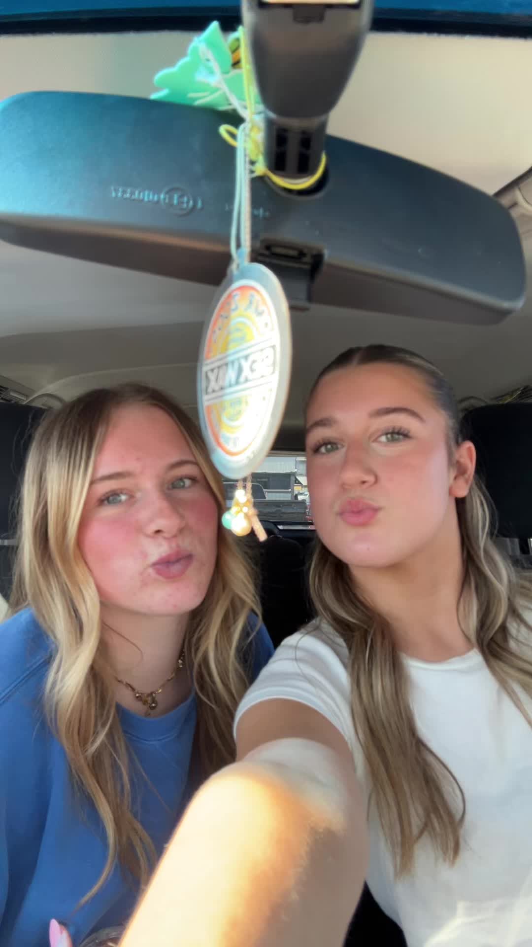@Betsy👯&zwj;♀️✨