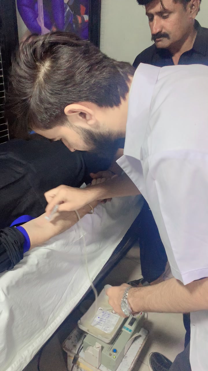 @♥️Zawar Azhar jeelani♥️