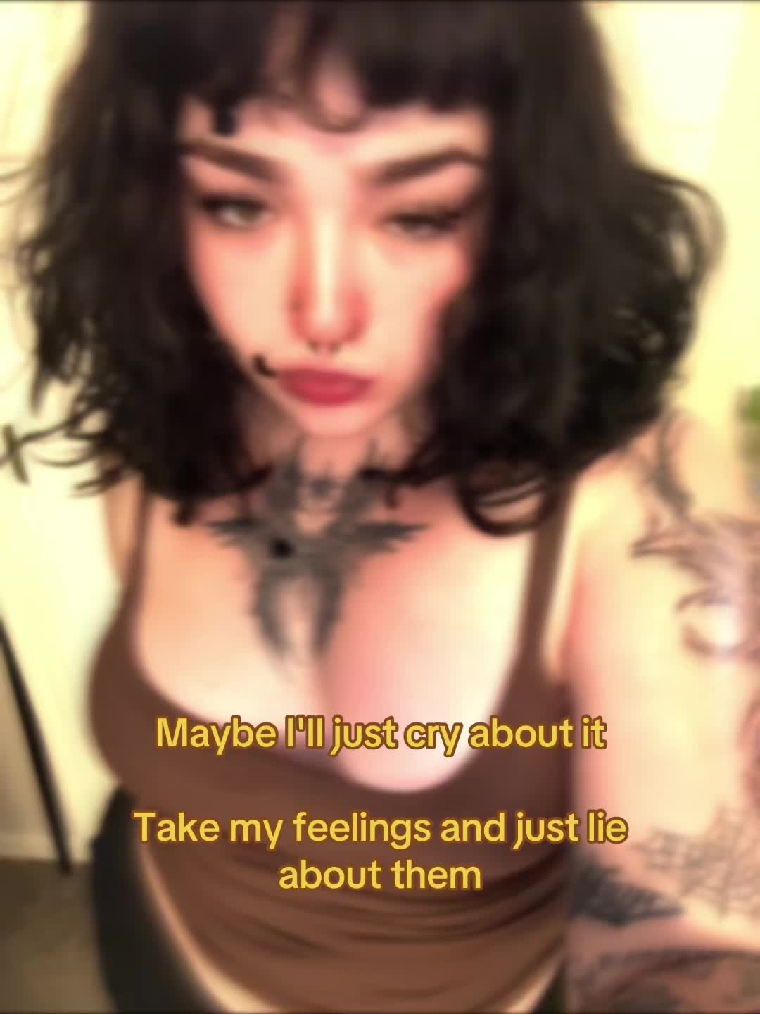 @😸