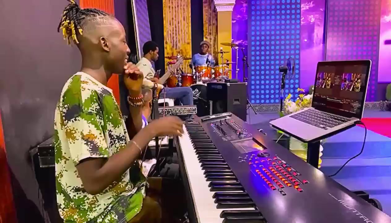 @Boni on the keyz