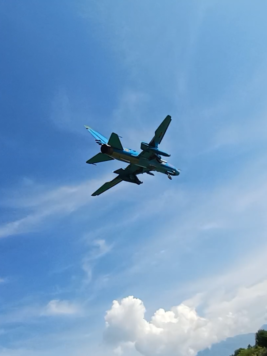 @Hoàng Hưng ✈️